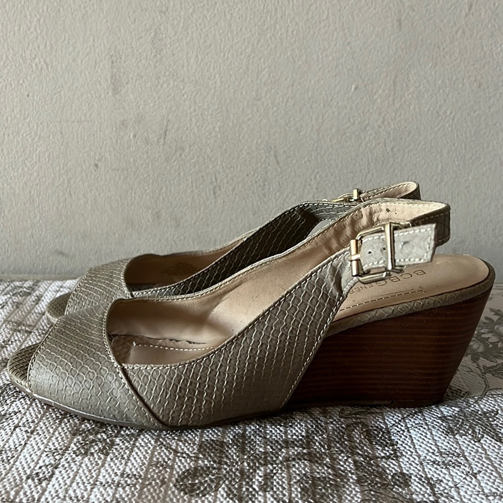 BCBG Generation Sandals Women Size 7.5